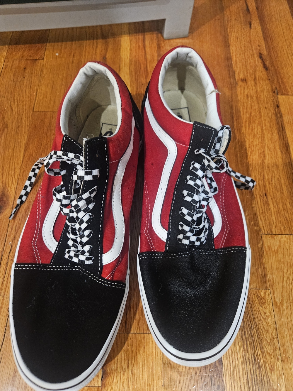 Vans Men's Red & Black Low-Top Sneakers, Checkerboard Laces. Excellent Condition
